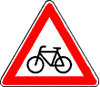 Radfahrer kreuzen