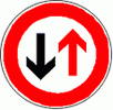 Dem Gegenverkehr Vorrang gew�hren!